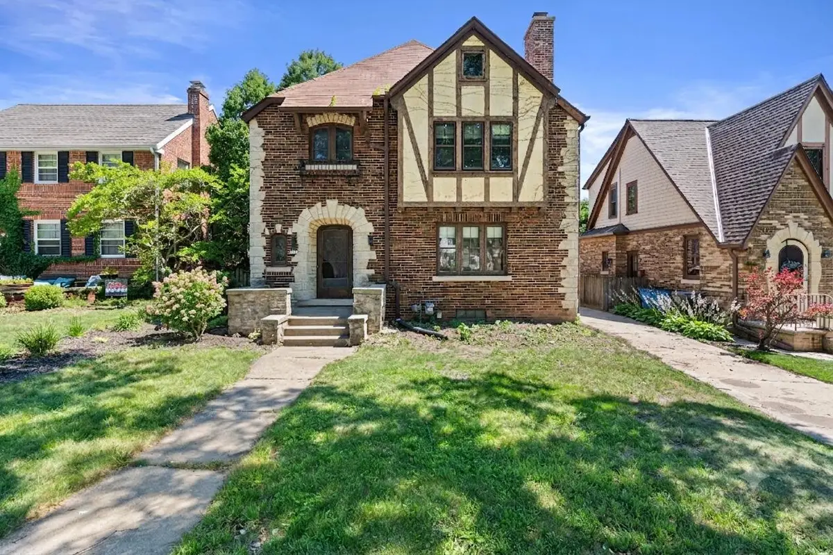 5072 N Larkin STREET, Whitefish Bay, WI 53217 - #1