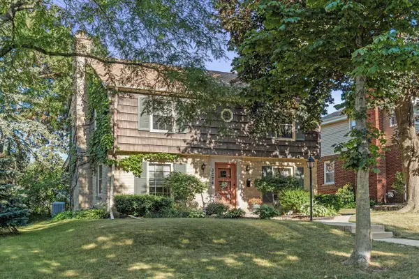3376 S 44th STREET, Greenfield, WI 53219