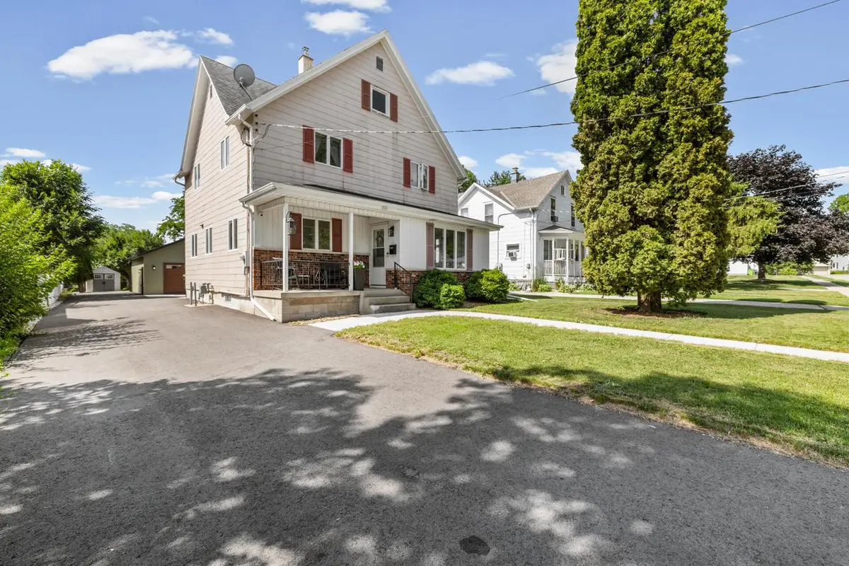 503 Linden AVENUE, Hartford, WI 53027 - #1