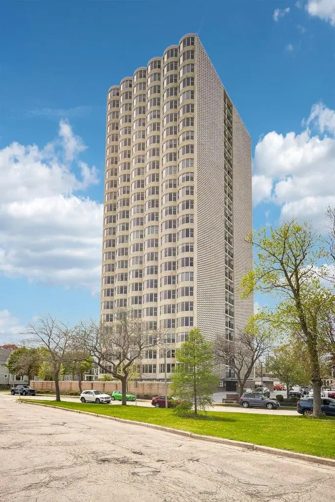 2525 S Shore DRIVE #14B, Milwaukee, WI 53207 - #1