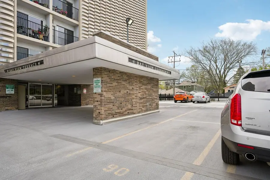 2525 S Shore DRIVE #14B, Milwaukee, WI 53207 - #3