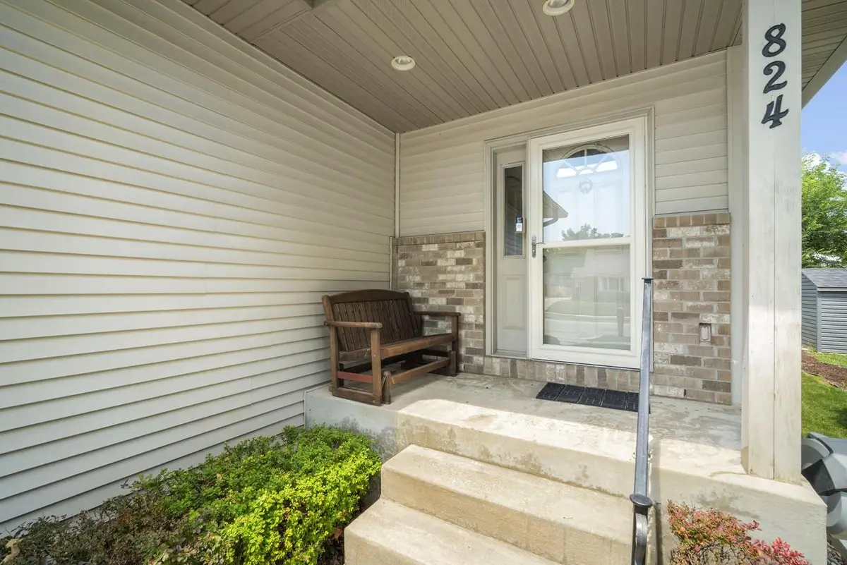 824 Columbia AVENUE, South Milwaukee, WI 53172 - #1