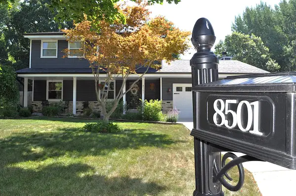 8501 W Cascade Oaks COURT, Franklin, WI 53132