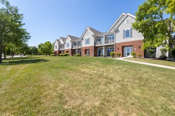 W206N16753 Blackberry CIRCLE #1727, Jackson, WI 53037