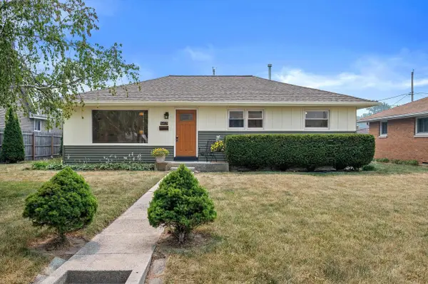 9417 W Schlinger AVENUE, West Allis, WI 53214