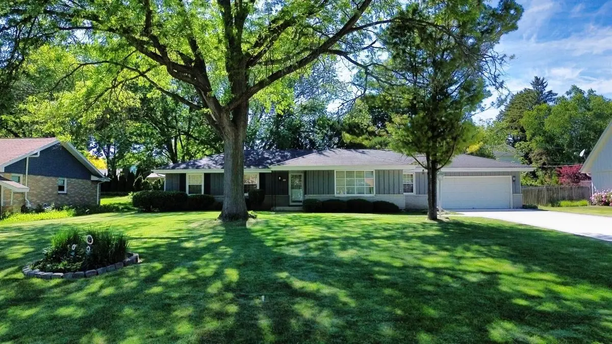 521 Alta Loma DRIVE, Thiensville, WI 53092 - #1