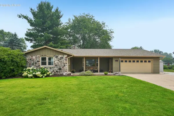 677 Tulip COURT, Oconomowoc, WI 53066