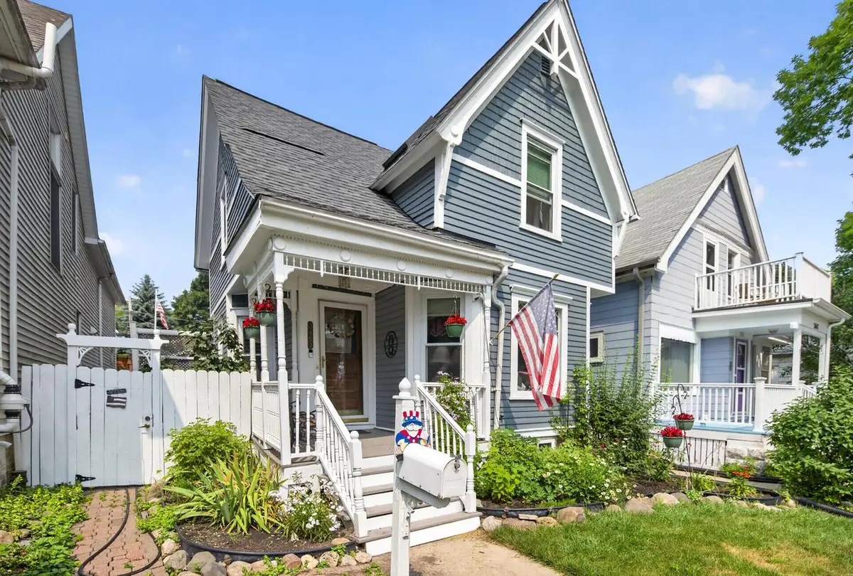 3463 N Bartlett AVENUE, Milwaukee, WI 53211 - #1