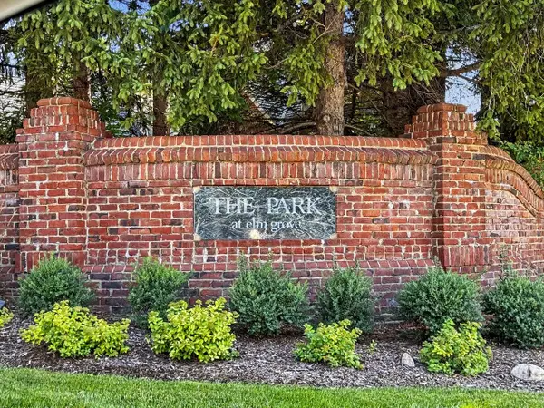 530 Park CIRCLE, Elm Grove, WI 53122