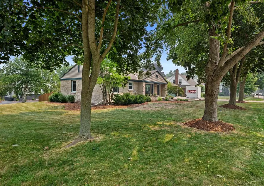 8224 N Whitney ROAD, Fox Point, WI 53217 - #3