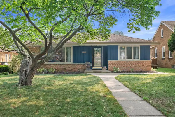 5684 N Milwaukee River PARKWAY, Glendale, WI 53209