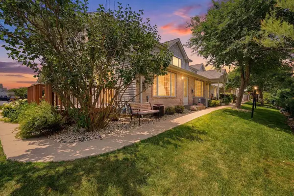 10050 W Whitnall Edge DRIVE #A, Franklin, WI 53132