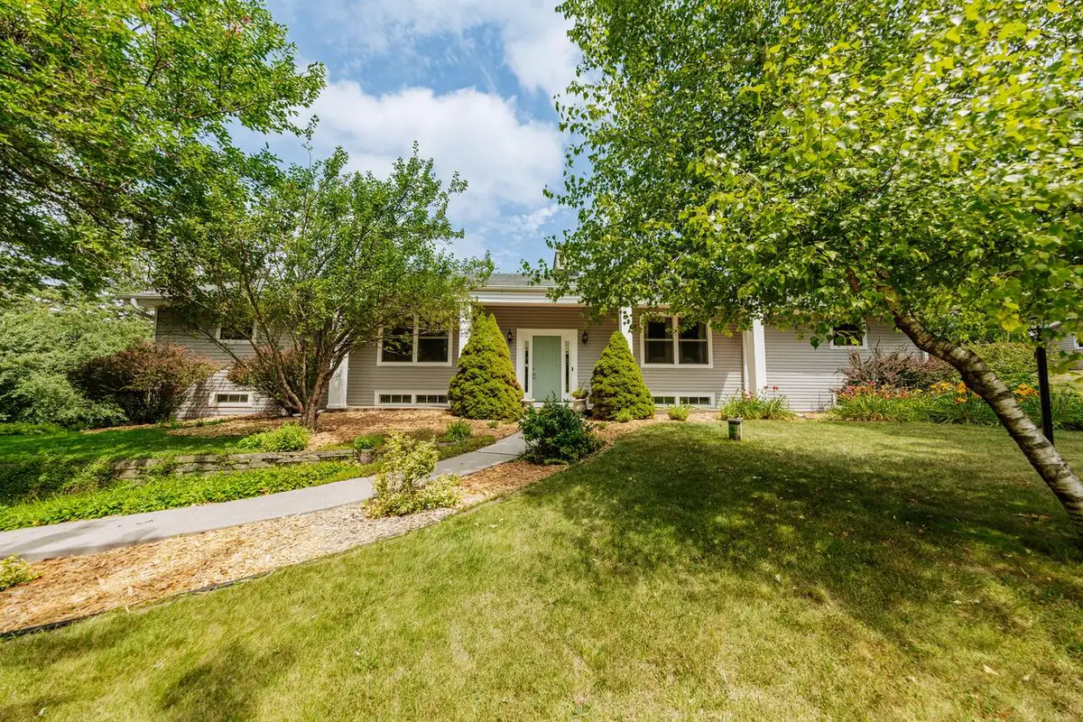 W227S2416 Morningside CIRCLE, Waukesha, WI 53186 - #1