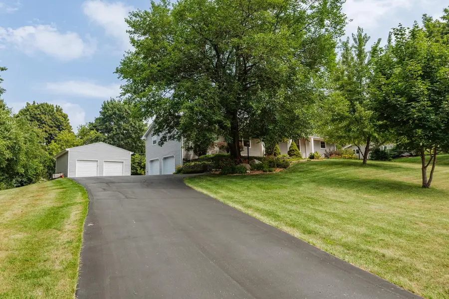 W227S2416 Morningside CIRCLE, Waukesha, WI 53186 - #2