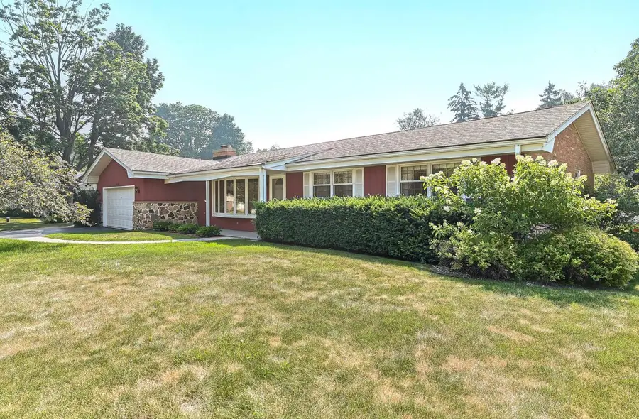 18571 W Hillcrest DRIVE, New Berlin, WI 53146 - #2