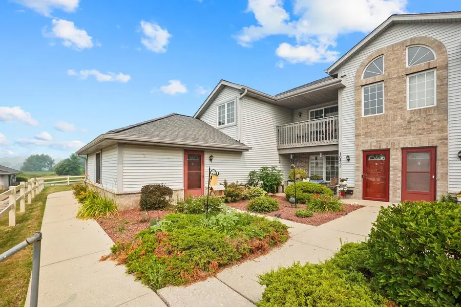 1055 Quinlan DRIVE #H, Pewaukee, WI 53072 - #2