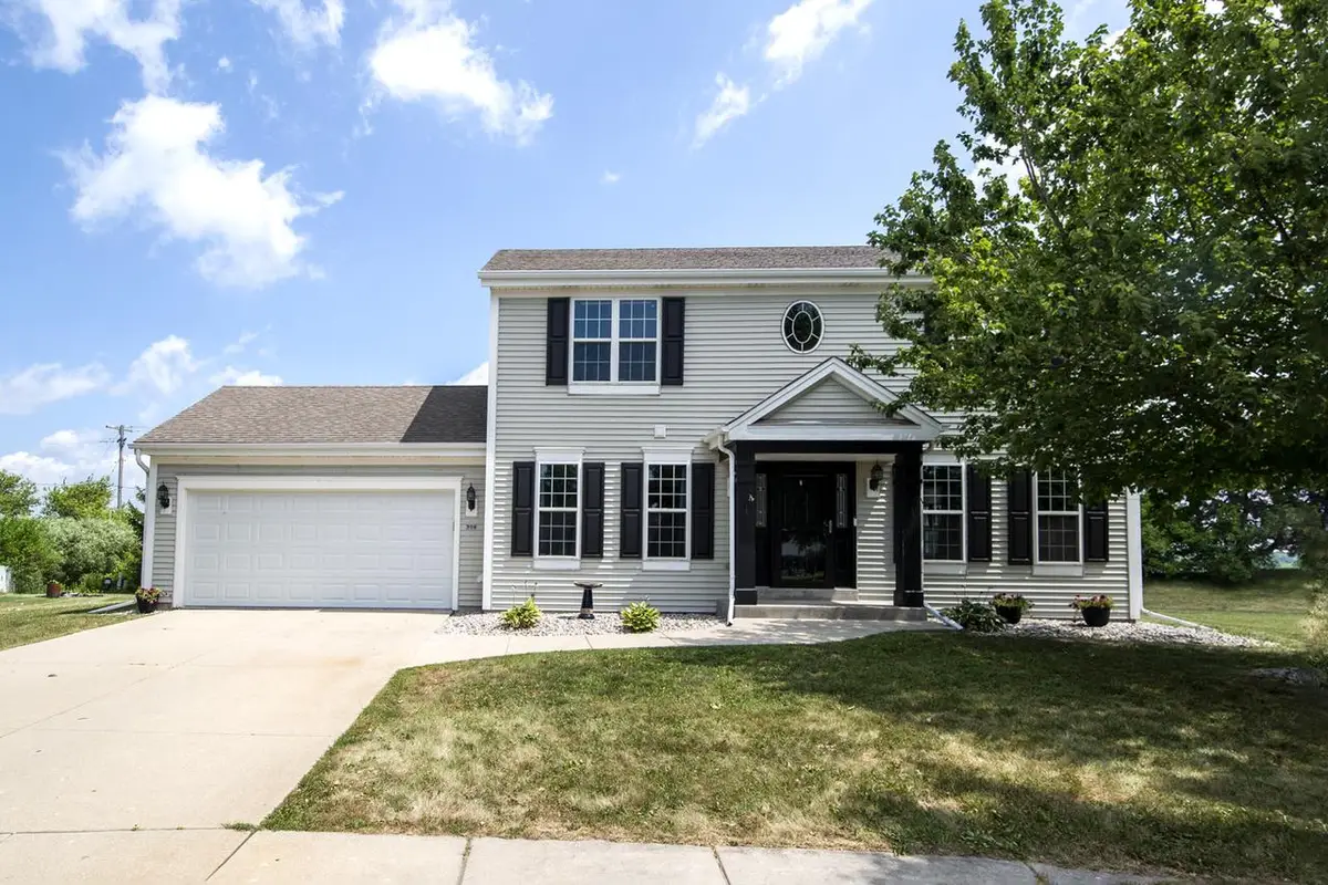 914 Michael COURT, Elkhorn, WI 53121 - #1