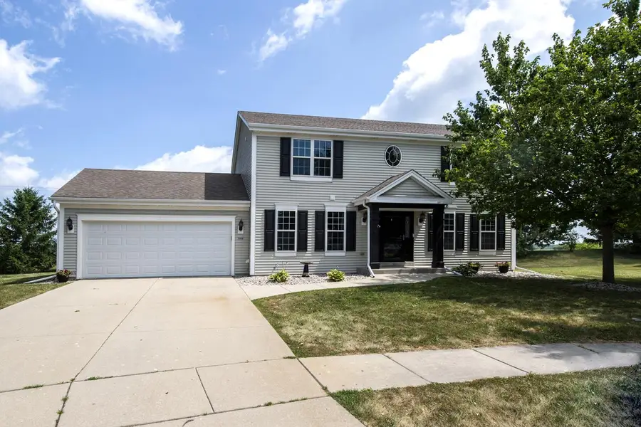 914 Michael COURT, Elkhorn, WI 53121 - #2