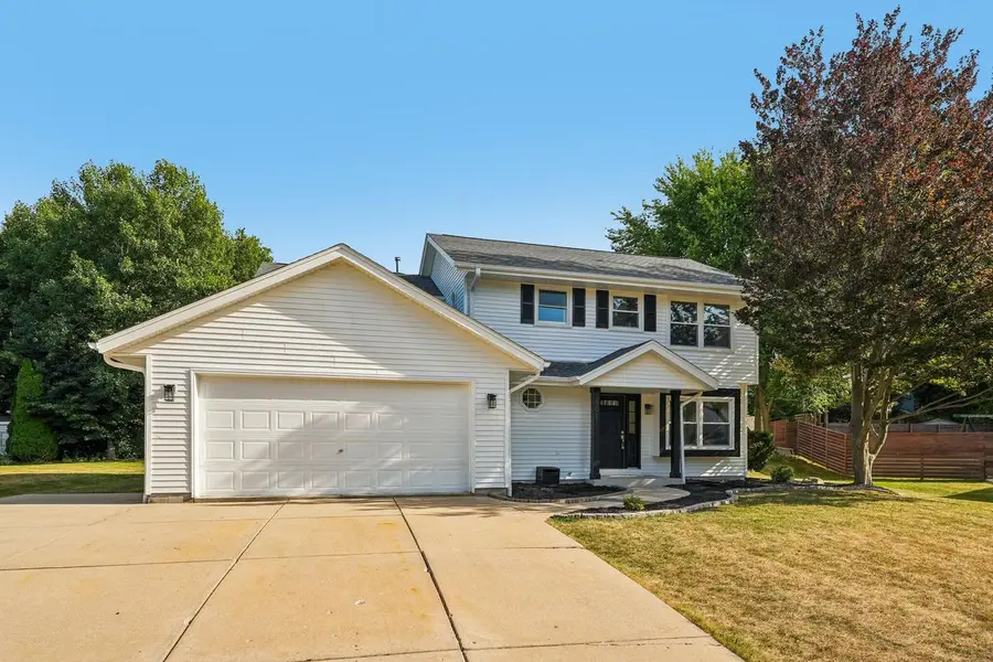 601 E Jessica CIRCLE, Oak Creek, WI 53154 - #2
