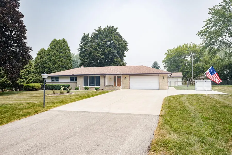 N81W15328 Hilltop DRIVE, Menomonee Falls, WI 53051 - #3