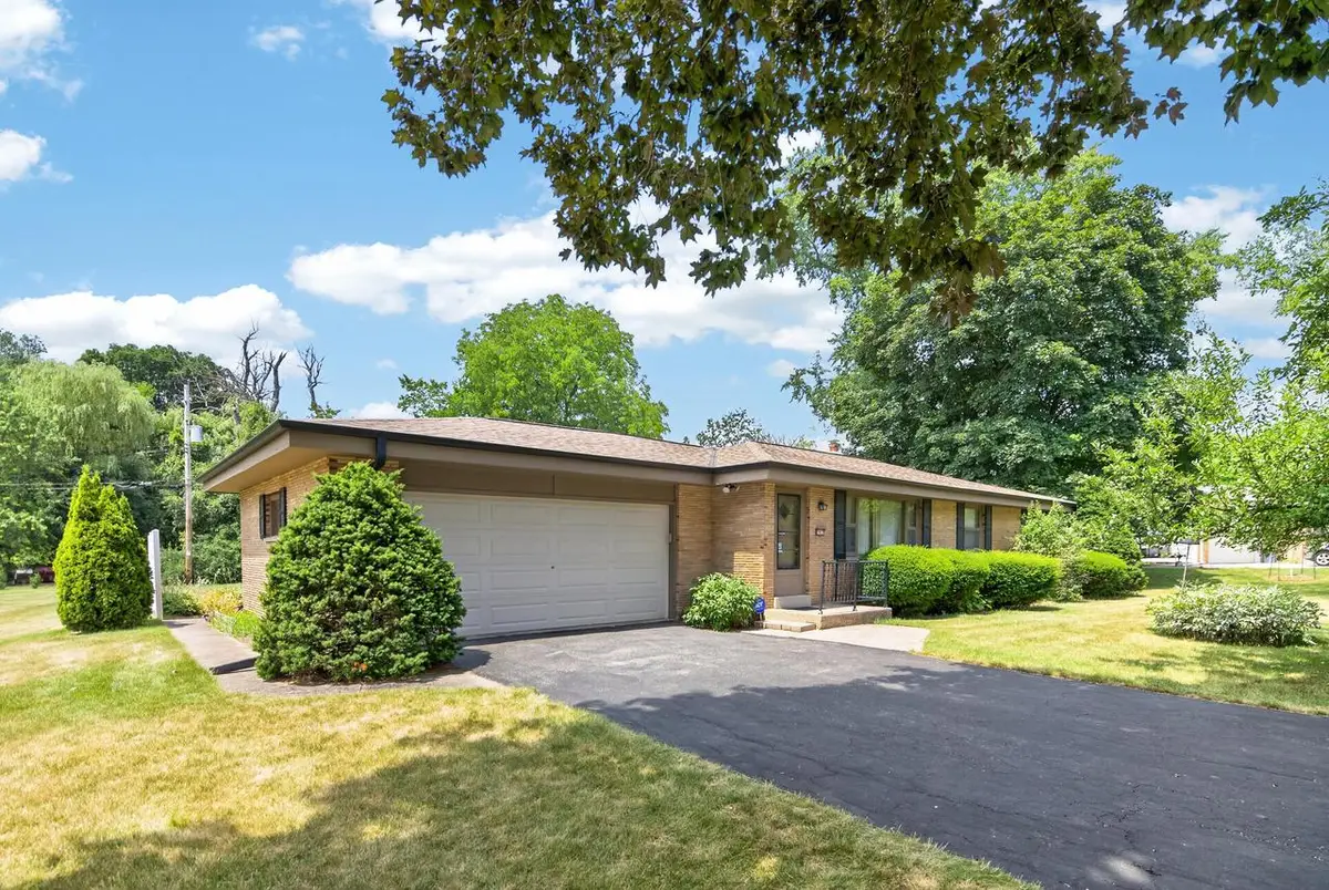 3915 Brook LANE, Brookfield, WI 53005 - #1