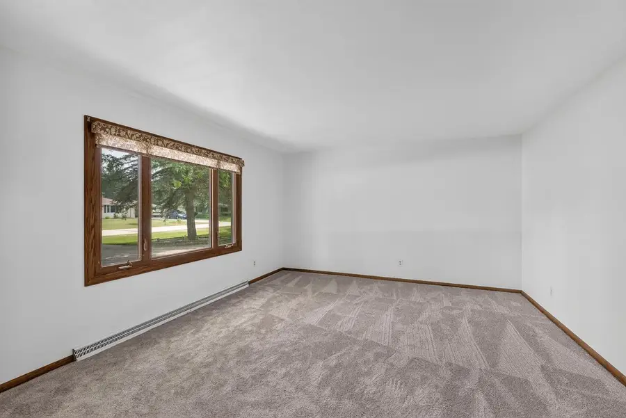 5749 Debbie LANE, West Bend, WI 53095 - #2