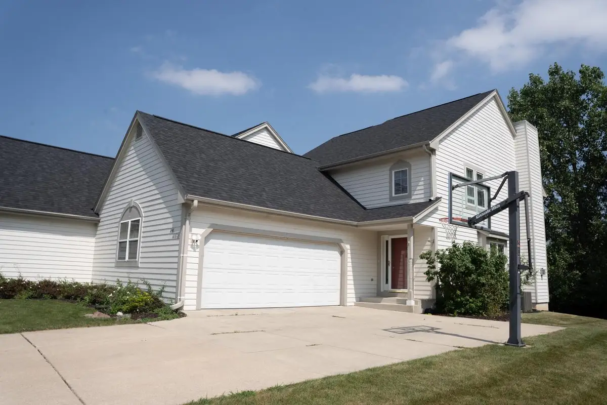 N48W16103 Lone Oak LANE, Menomonee Falls, WI 53051 - #1