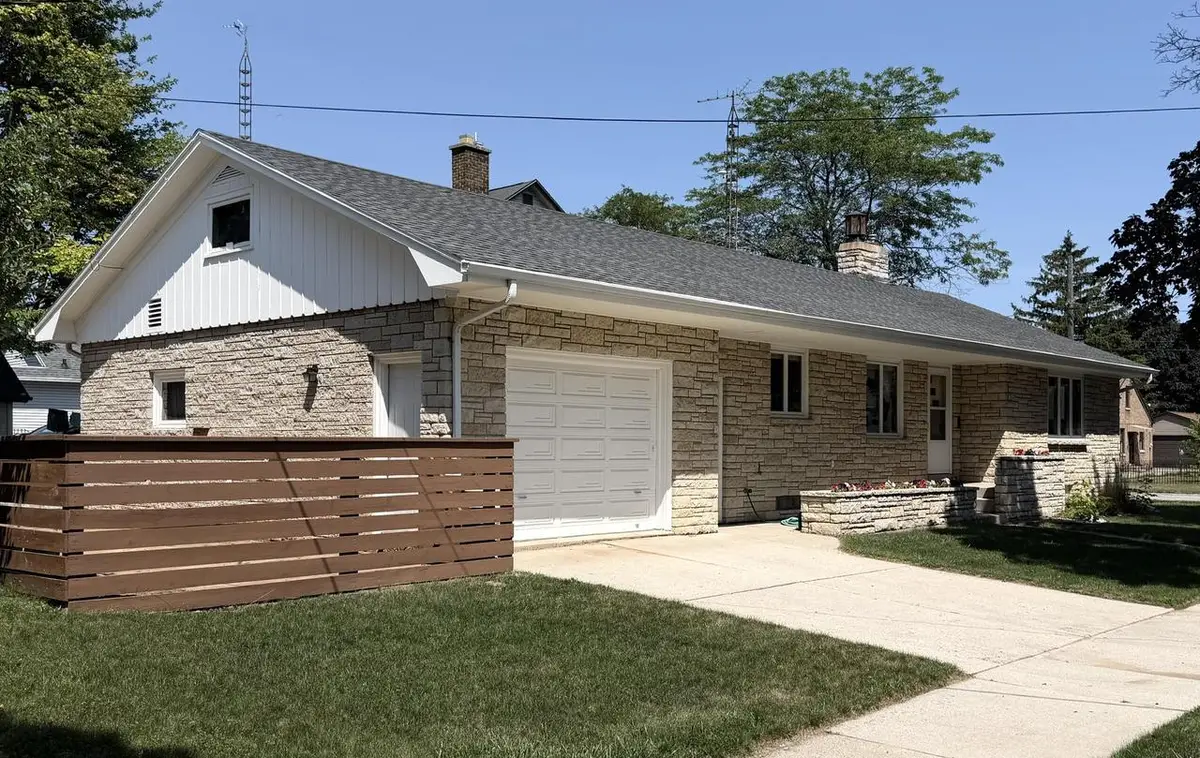 1504 Philippen STREET, Manitowoc, WI 54220 - #1