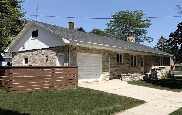 1504 Philippen STREET, Manitowoc, WI 54220