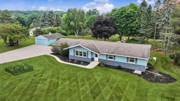 1661 Friess Lake ROAD, Hubertus, WI 53033