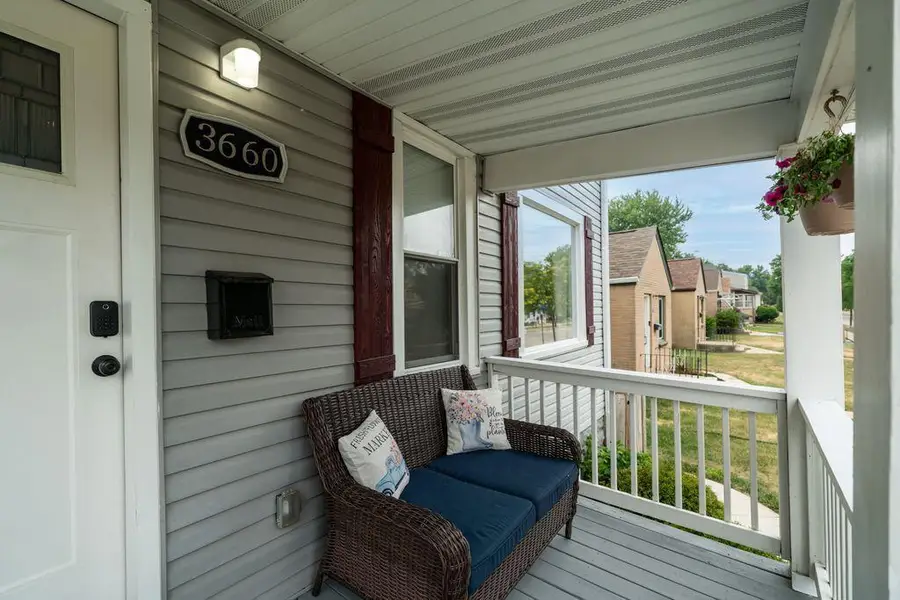 3660 S Iowa AVENUE, Saint Francis, WI 53235 - #2
