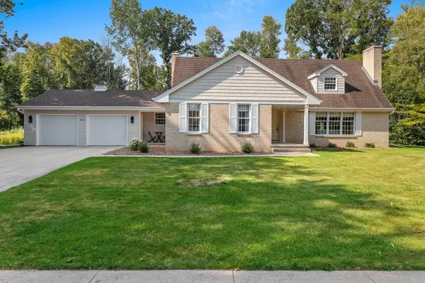 3511 Wildwood DRIVE, Manitowoc, WI 54220
