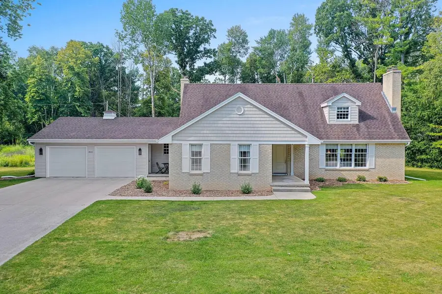 3511 Wildwood DRIVE, Manitowoc, WI 54220 - #3