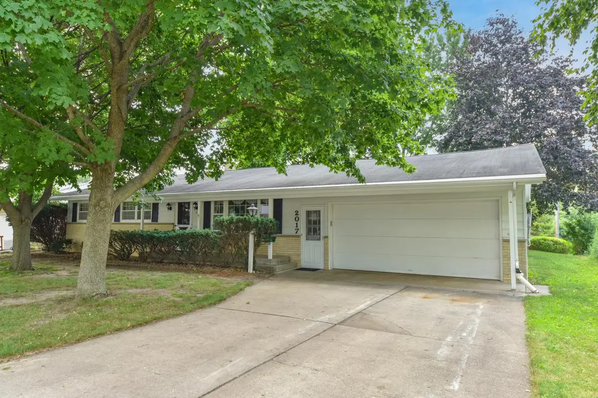 2017 Chestnut STREET, West Bend, WI 53095 - #1