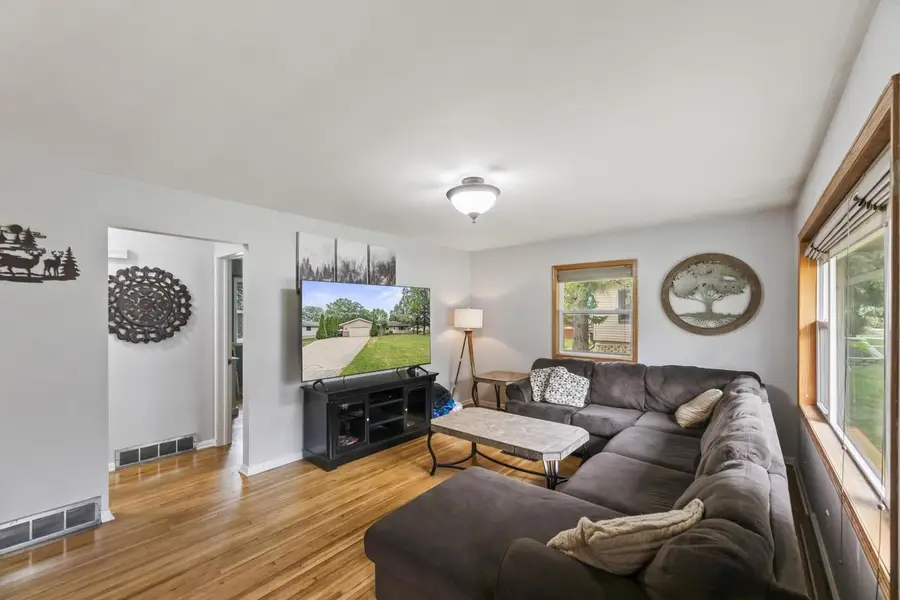 S25W26005 Mac Arthur ROAD, Waukesha, WI 53188 - #2