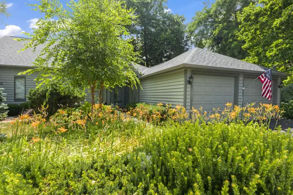 207 Pine TERRACE, Oconomowoc, WI 53066