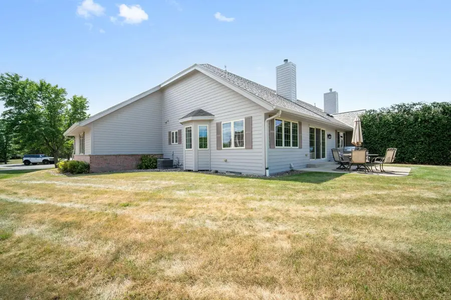 10752 N Oxford COURT, Mequon, WI 53092 - #3