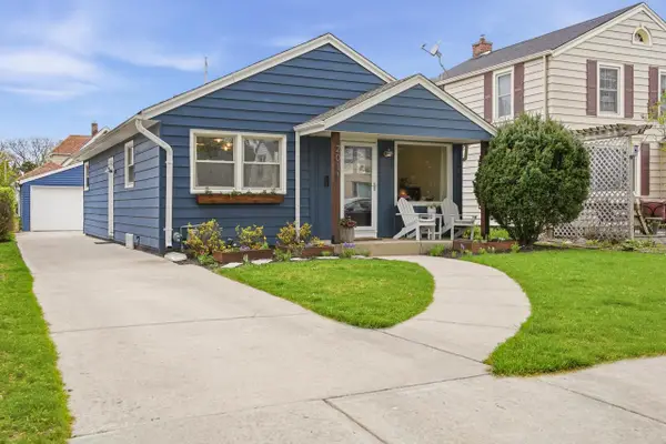 2011 N 85th STREET, Wauwatosa, WI 53226