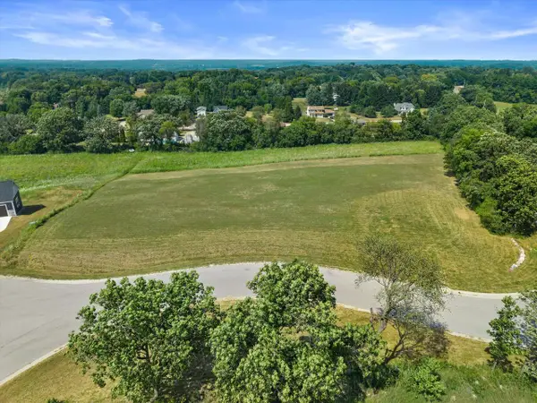 S59W29914 ACES COURT #Lot 1, Waukesha, WI 53189
