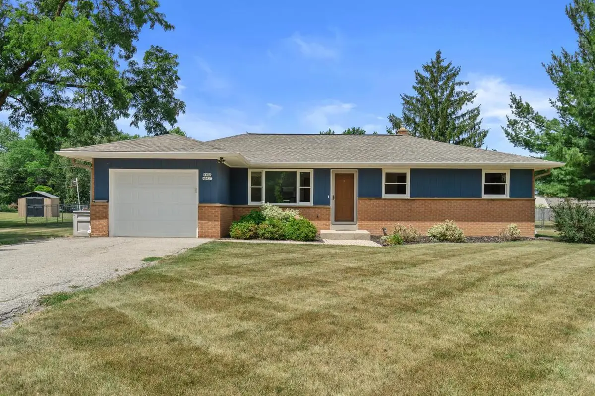 W152N5427 Badger DRIVE, Menomonee Falls, WI 53051 - #1