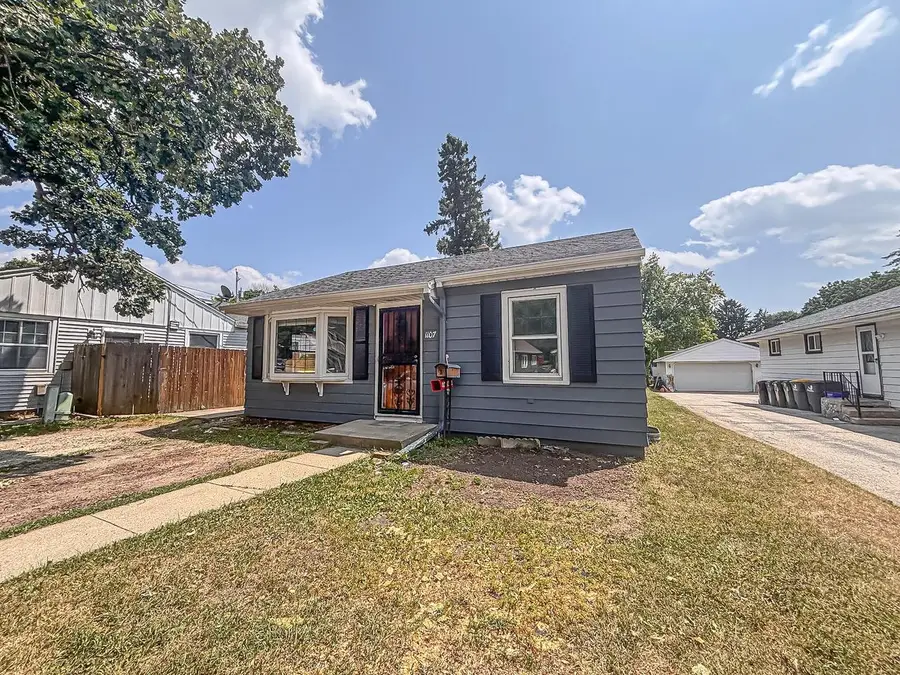 1107 E Moreland BOULEVARD, Waukesha, WI 53186 - #2