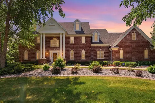 2125 Carriage Hills DRIVE, Delafield, WI 53018