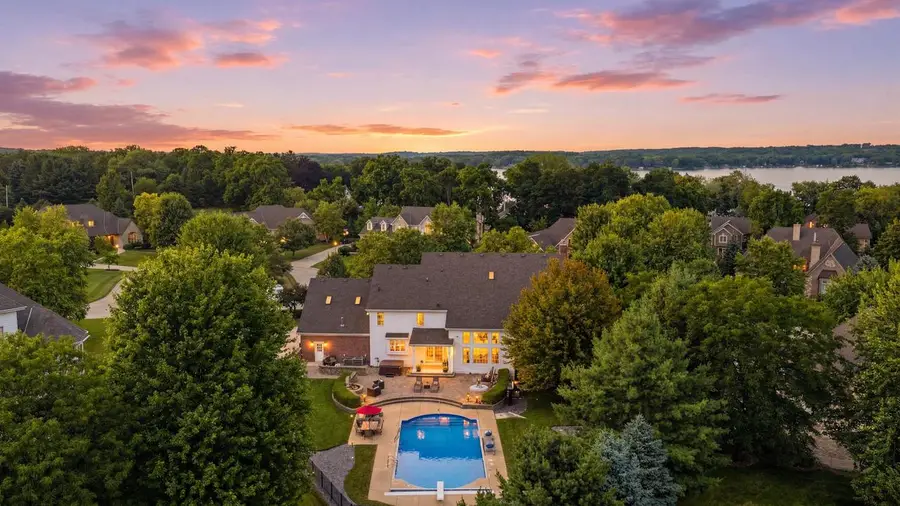 2125 Carriage Hills DRIVE, Delafield, WI 53018 - #2