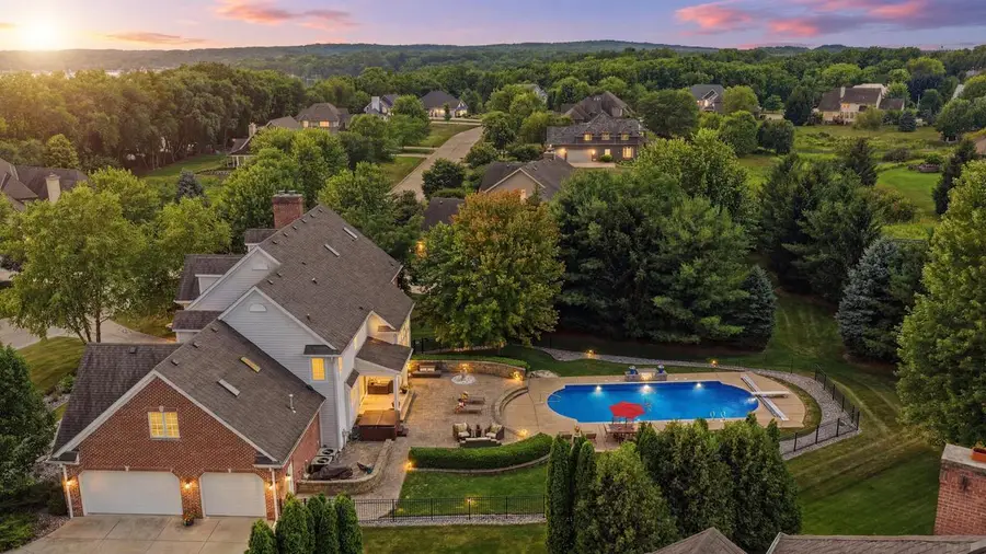 2125 Carriage Hills DRIVE, Delafield, WI 53018 - #3