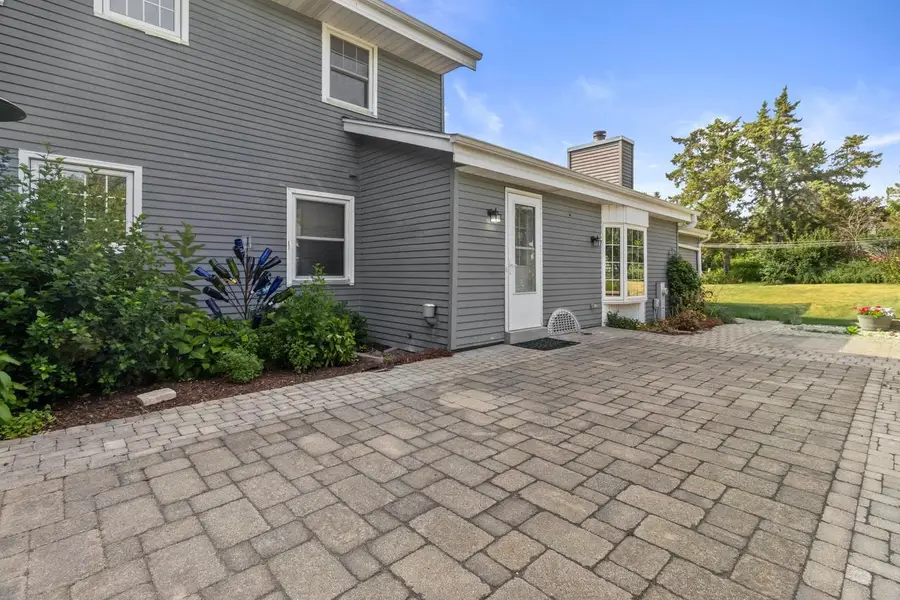372 Briar COURT, Pewaukee, WI 53072 - #2