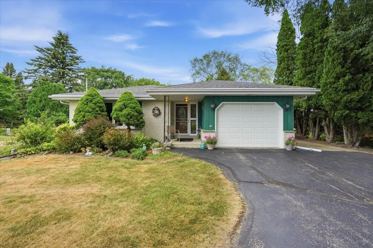 3444 E County Line ROAD, Oak Creek, WI 53154 - #1