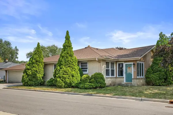 4002 S 91st PLACE #4004, Greenfield, WI 53228