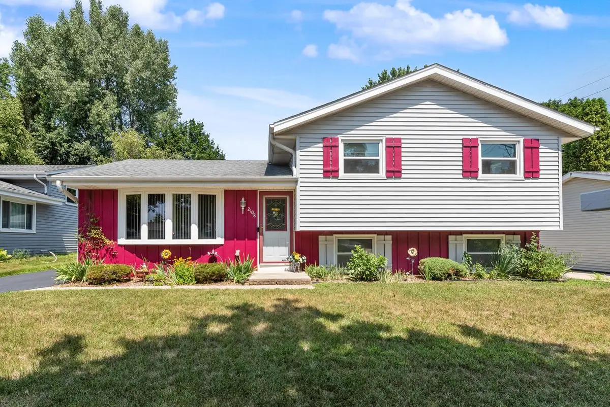 2108 Hemlock STREET, West Bend, WI 53090 - #1