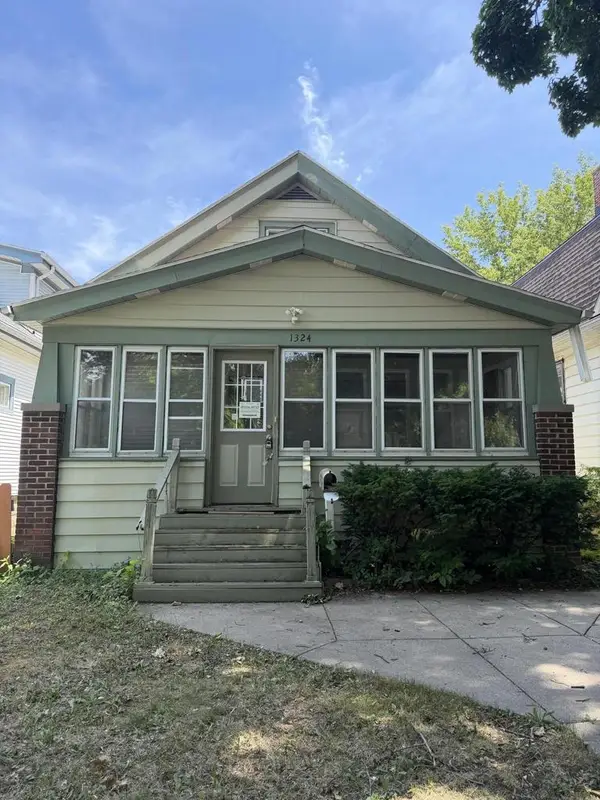 1324 S 77th STREET, West Allis, WI 53214