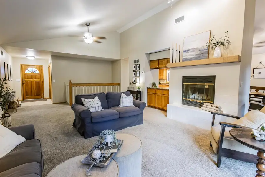 W226N2555 Oakwood LANE, Waukesha, WI 53186 - #3